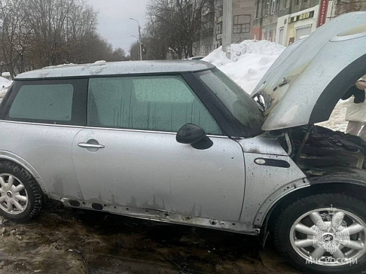 На парковке в Иванове загорелась иномарка